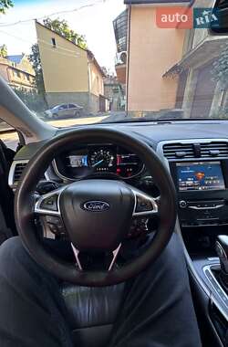 Седан Ford Fusion 2013 в Чернівцях