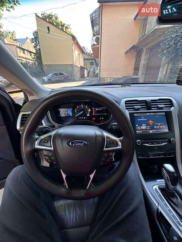 Седан Ford Fusion 2013 в Чернівцях