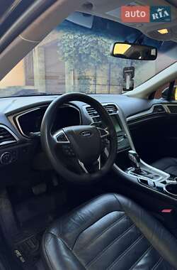 Седан Ford Fusion 2013 в 