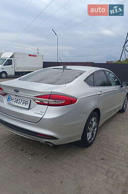 Седан Ford Fusion 2017 в 
