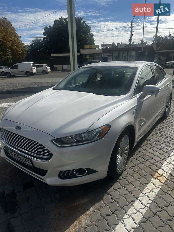 Седан Ford Fusion 2015 в 