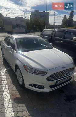 Седан Ford Fusion 2015 в 