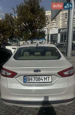 Седан Ford Fusion 2015 в 