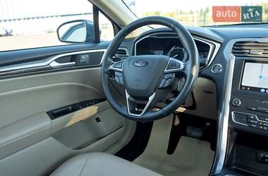 Седан Ford Fusion 2018 в 