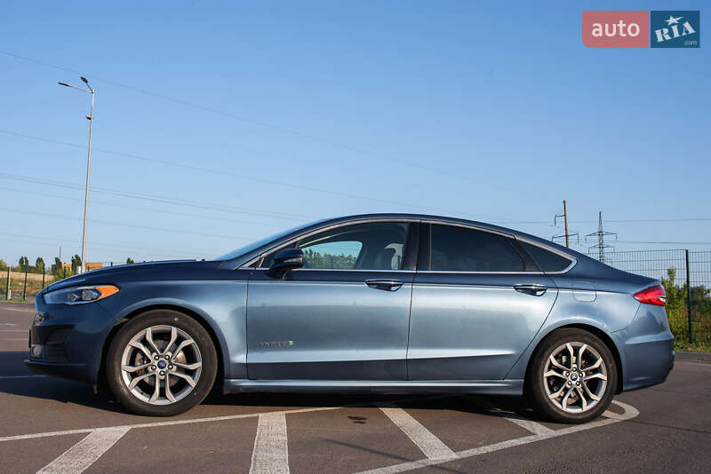 Седан Ford Fusion 2018 в Рівному
