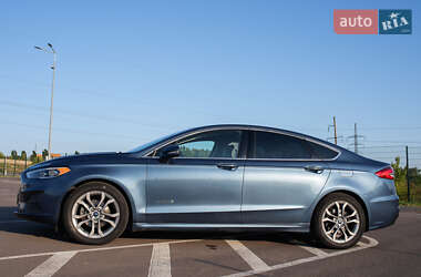 Седан Ford Fusion 2018 в 