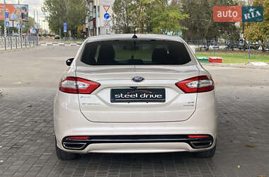 Седан Ford Fusion 2015 в 