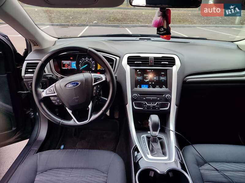 Седан Ford Fusion 2015 в Вишневом