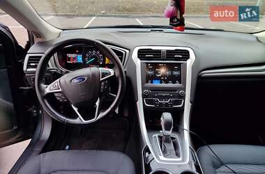 Седан Ford Fusion 2015 в 