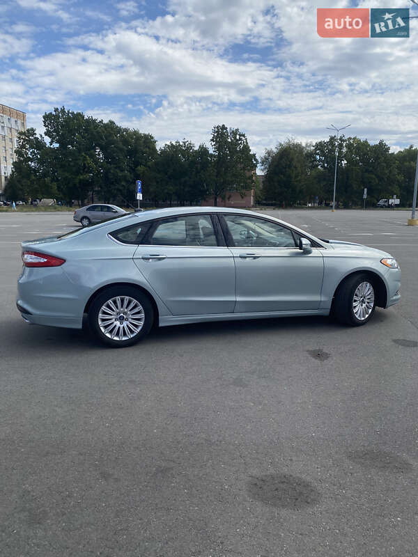 Седан Ford Fusion 2014 в Варве