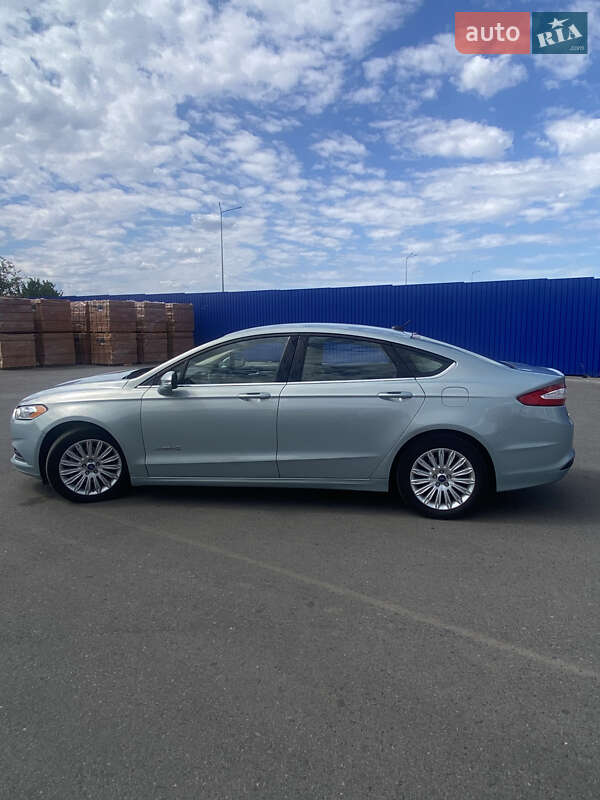Седан Ford Fusion 2014 в Варве