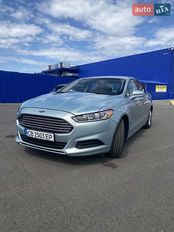 Седан Ford Fusion 2014 в Варве
