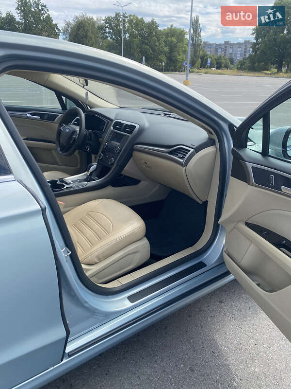 Седан Ford Fusion 2014 в Варве