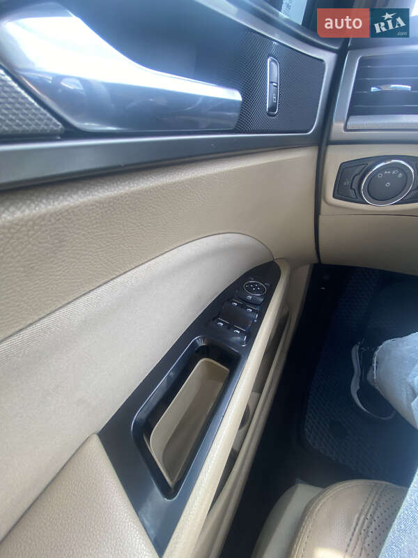 Седан Ford Fusion 2014 в Варве