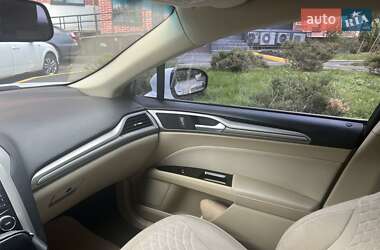 Седан Ford Fusion 2013 в 