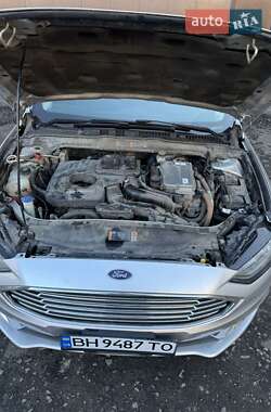 Седан Ford Fusion 2016 в 