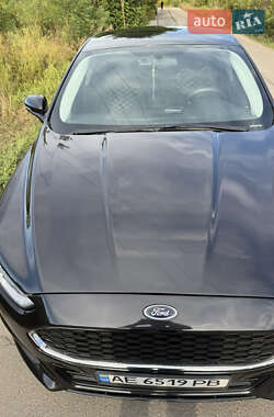 Седан Ford Fusion 2013 в 