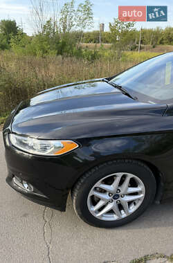 Седан Ford Fusion 2013 в 