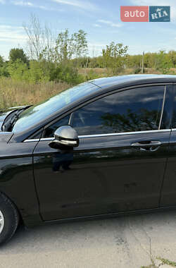 Седан Ford Fusion 2013 в 