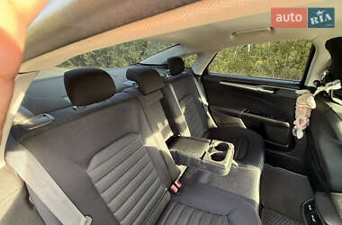Седан Ford Fusion 2013 в 