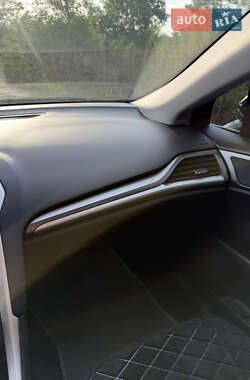 Седан Ford Fusion 2013 в 