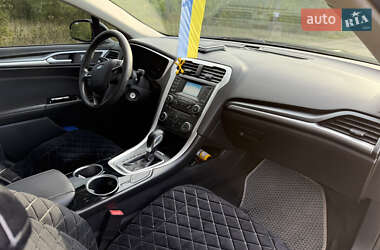 Седан Ford Fusion 2013 в 