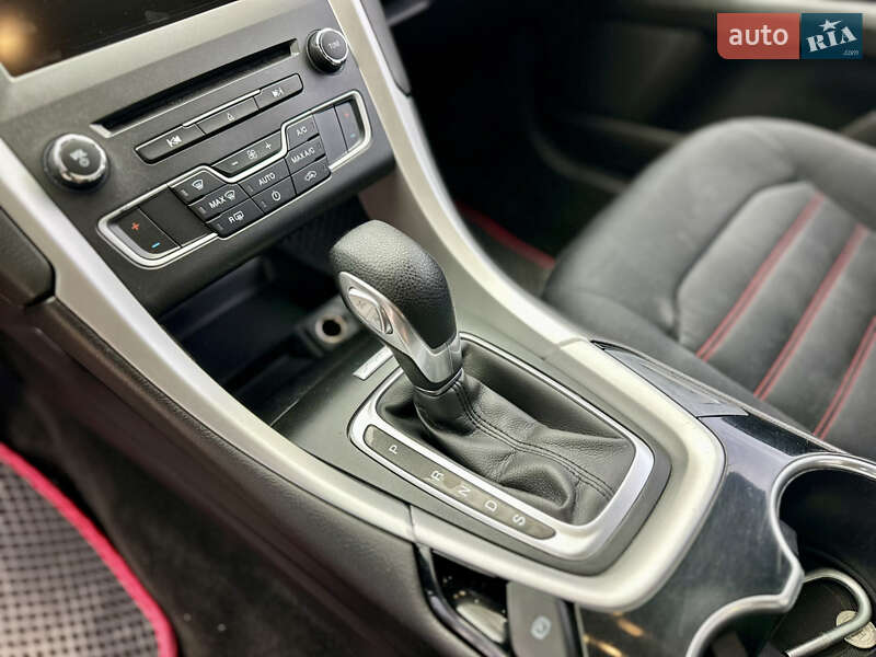 Седан Ford Fusion 2015 в Каменском