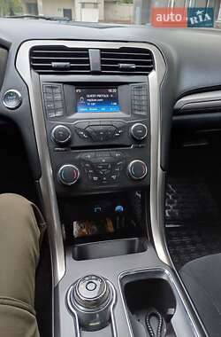 Седан Ford Fusion 2017 в 