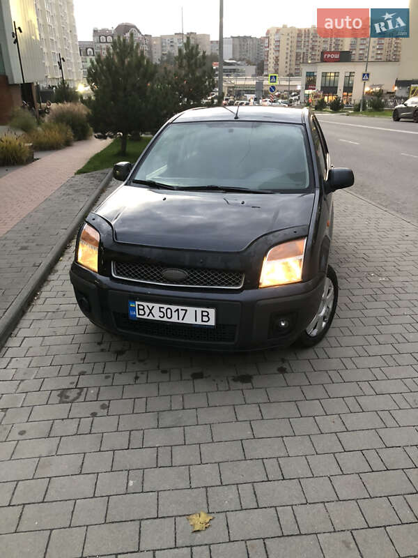 Хэтчбек Ford Fusion 2010 в 
