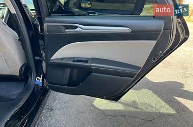 Седан Ford Fusion 2016 в 