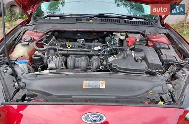 Седан Ford Fusion 2015 в 