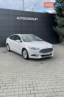 Седан Ford Fusion 2015 в 