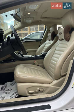Седан Ford Fusion 2015 в 
