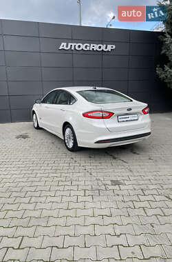 Седан Ford Fusion 2015 в 