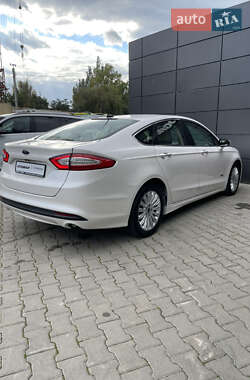Седан Ford Fusion 2015 в 
