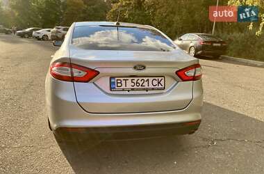 Седан Ford Fusion 2015 в 