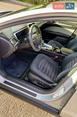 Седан Ford Fusion 2015 в 
