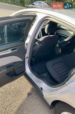 Седан Ford Fusion 2015 в 