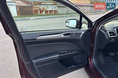 Седан Ford Fusion 2018 в Южном