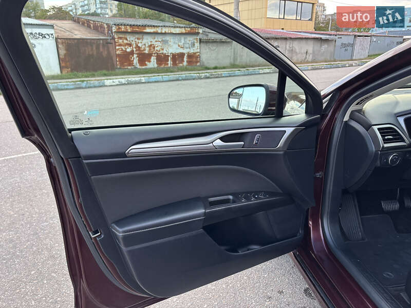 Седан Ford Fusion 2018 в Южном