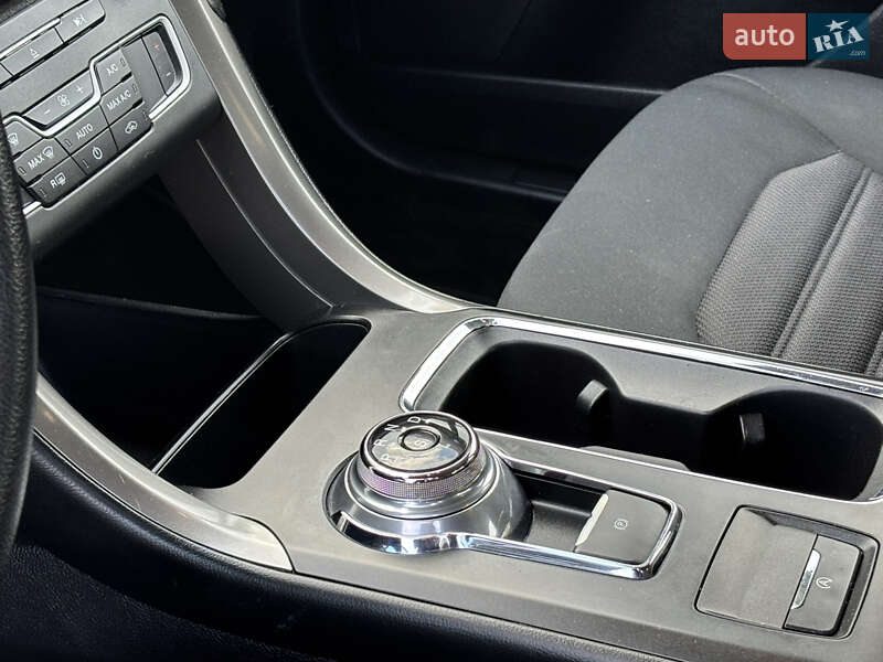 Седан Ford Fusion 2018 в Южном