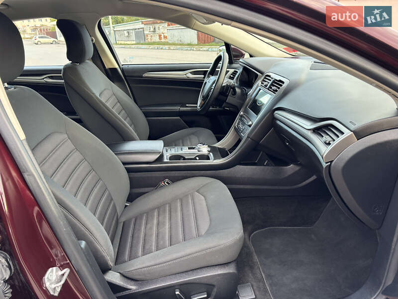 Седан Ford Fusion 2018 в Южном