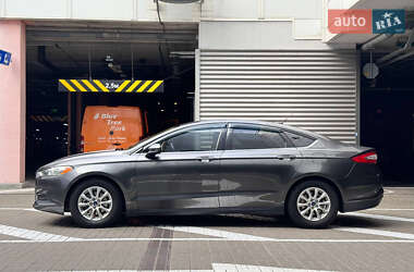 Седан Ford Fusion 2016 в 