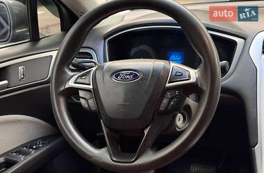 Седан Ford Fusion 2016 в 