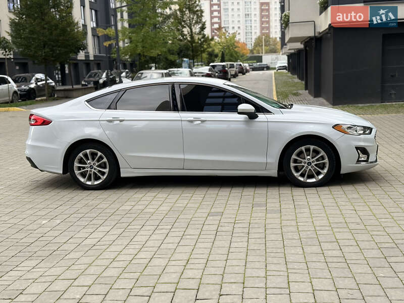 Седан Ford Fusion 2019 в Івано-Франківську
