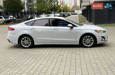 Седан Ford Fusion 2019 в 