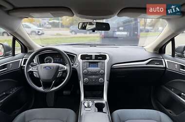 Седан Ford Fusion 2017 в 