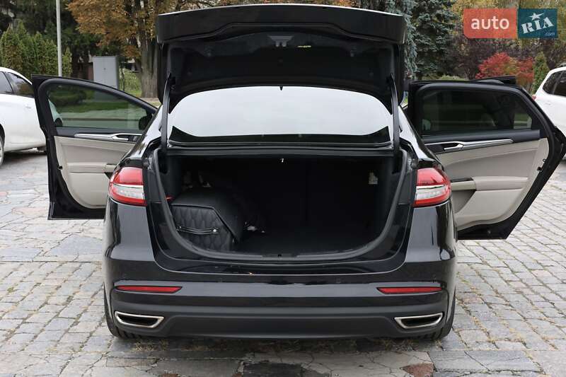 Седан Ford Fusion 2018 в Кременчуці