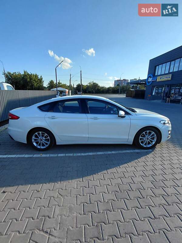Седан Ford Fusion 2019 в Одесі