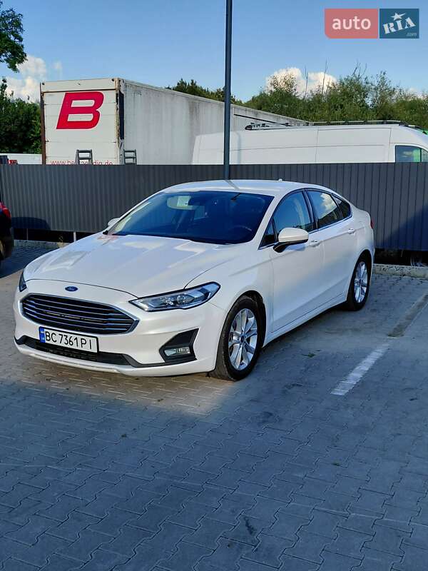 Седан Ford Fusion 2019 в Одесі